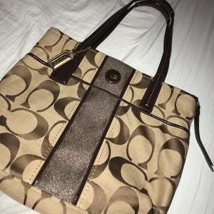 Coach tote no signs of wear